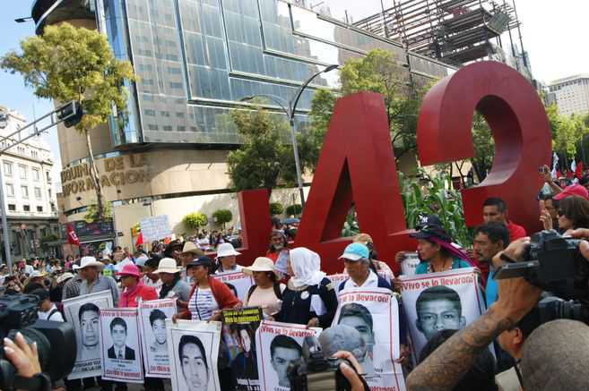 La Comisión de DD.HH. de México critica su propio informe del caso Ayotzinapa, ¿por qué?