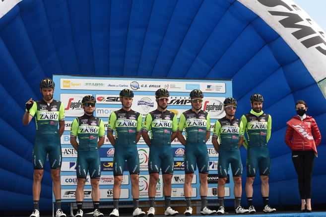 El equipo que renunció al Giro de Italia por dos casos de dopaje