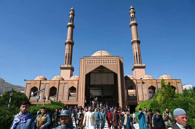 Explosión en una mezquita deja 12 muertos y rompe la tregua en Afganistán