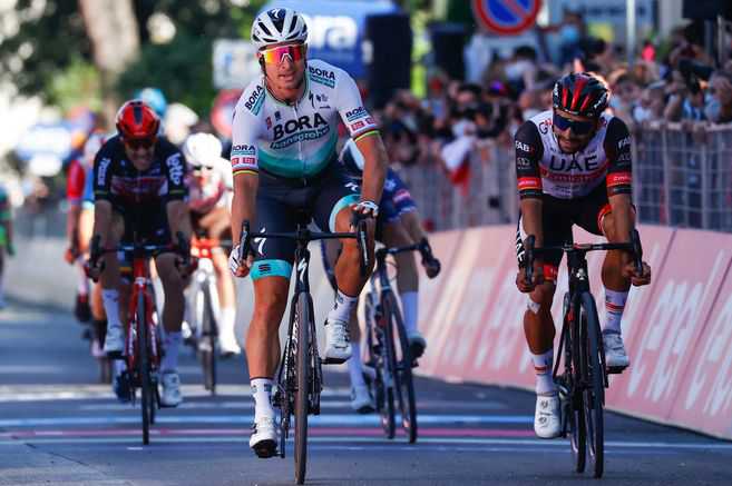 Giro de Italia 2021: Peter Sagan ganó la décima, Fernando Gaviria quedó segundo