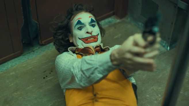 Todd Phillips escribirá y dirigirá “Joker 2″… ¿con Joaquin Phoenix?
