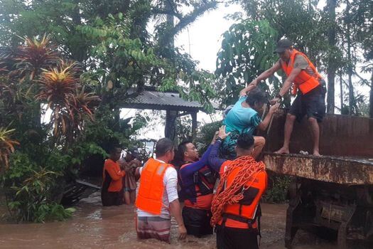 Sube a 25 el saldo de muertos por inundaciones en Filipinas