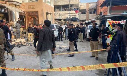 Suben a 33 los muertos y más de 150 heridos en ataque en mezquita en Pakistán