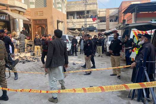 Suben a 33 los muertos y más de 150 heridos en ataque en mezquita en Pakistán