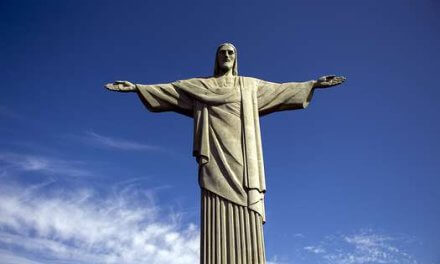 Rayo impactó al Cristo Redentor en Brasil y un fotógrafo lo captó: “rayo divino”