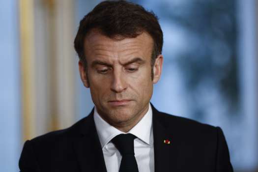 Macron coquetea con los sindicatos y arremete contra la oposición de izquieda