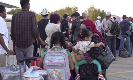 Más de 430.000 desplazados internos y externos por combates en Sudán, estima ONU