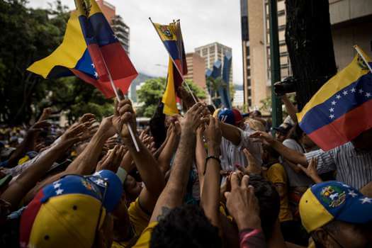Renuncias y presiones políticas: avanzan las primarias de la oposición venezolana