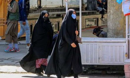 Sin trabajo, sin educación y sin colores: el asedio talibán contra las mujeres
