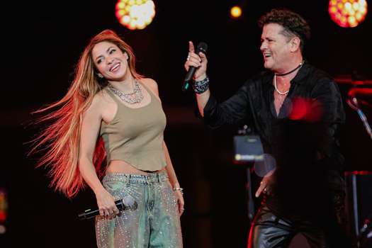 Shakira sorprendió a Carlos Vives en pleno concierto: así fue el emotivo momento