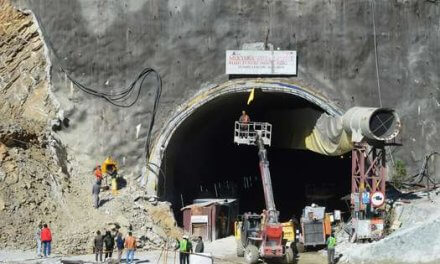 Difícil rescate en India: 41 obreros llevan nueve días atrapados en un túnel