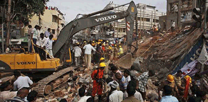 Derrumbe de hotel en India deja 12 muertos