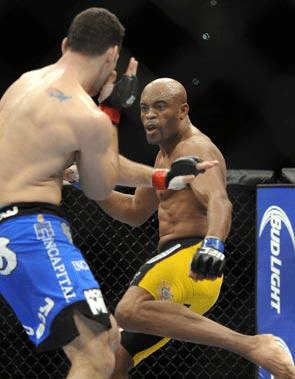 UFC: Anderson Silva sufrió terrible fractura en pelea
