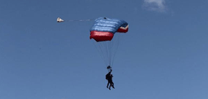 Florida: Paracaidista y avioneta chocan en el aire