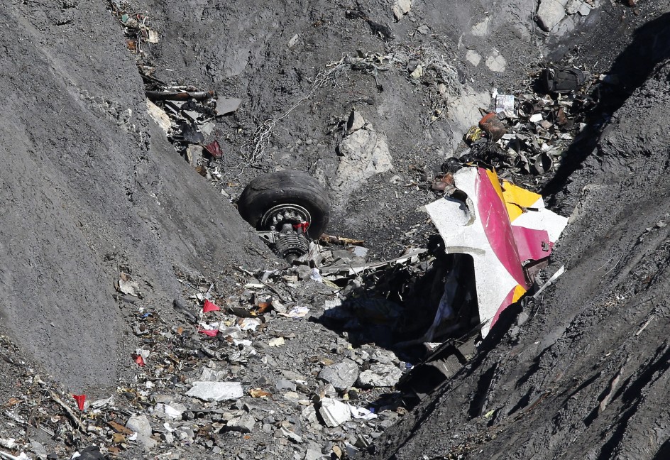Facilitan acceso terrestre a zona donde se estrelló el avión de Germanwings