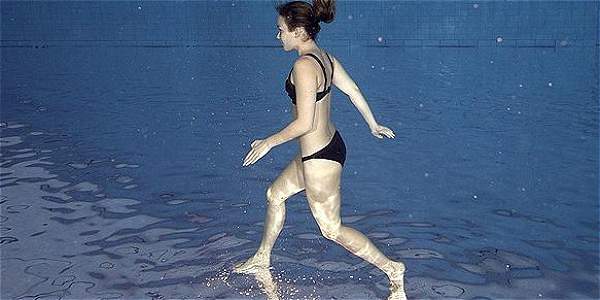 Lenka Tanner, la nadadora eslovaca que puede ‘correr’ en el agua