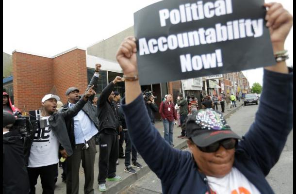 Acusan a 6 policías por muerte de joven afrodescendiente en Baltimore