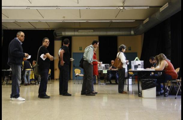 España vota en regionales y municipales, una prueba para los nuevos partidos