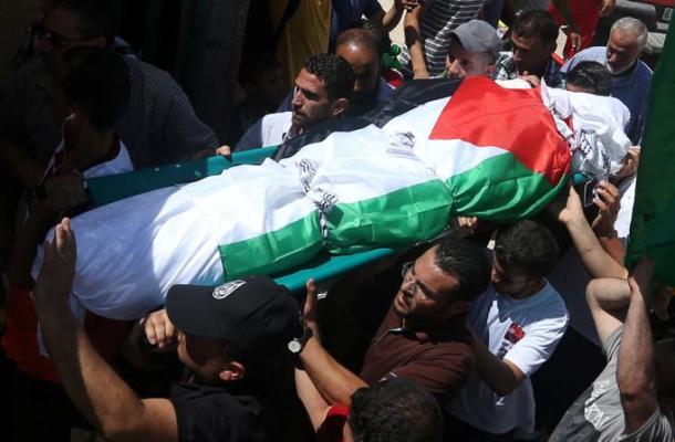 Los palestinos entierran al padre del bebé quemado vivo