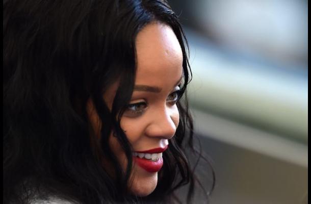 Rihanna exhibe en Instagram a deportista que insinuó que salía con ella