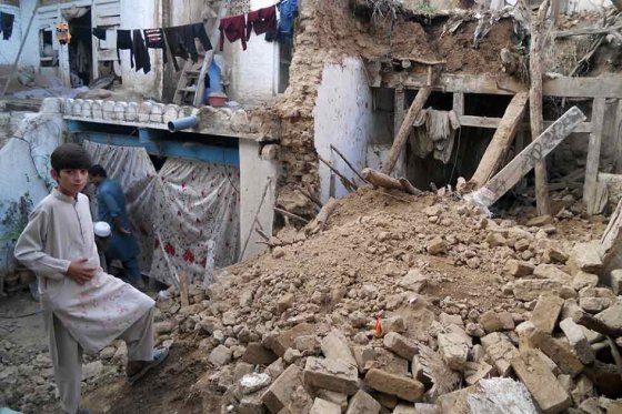 Ascienden a 154 los muertos en Pakistán por el terremoto en el sur de Asia