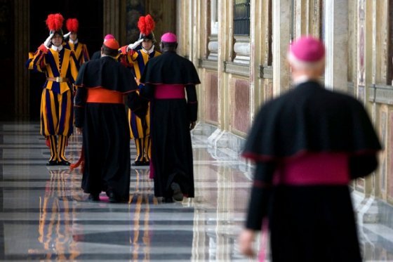 Vaticano detiene a dos personas por sustraer documentos reservados