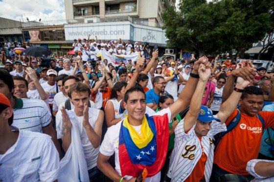 Oposición lleva la ventaja en las elecciones de Venezuela, según últimos sondeos