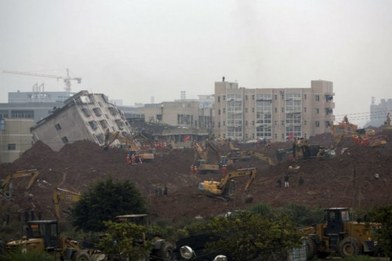Al menos 90 personas muertas habría dejado deslizamiento de tierra en China