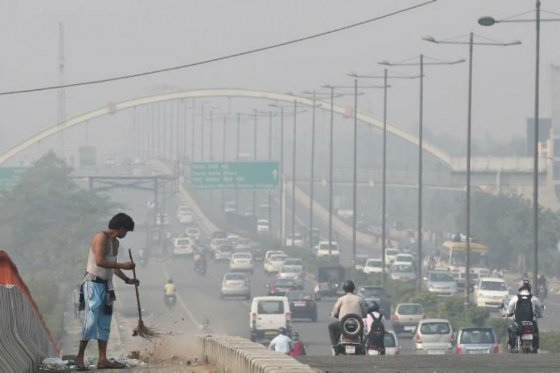 Nueva Delhi, la capital más contaminada del mundo, limitará uso de vehículos particulares