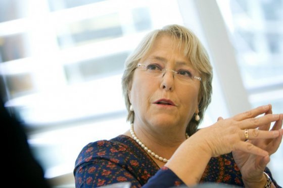 Aprobación de la gestión de Michelle Bachelet baja al 24 %