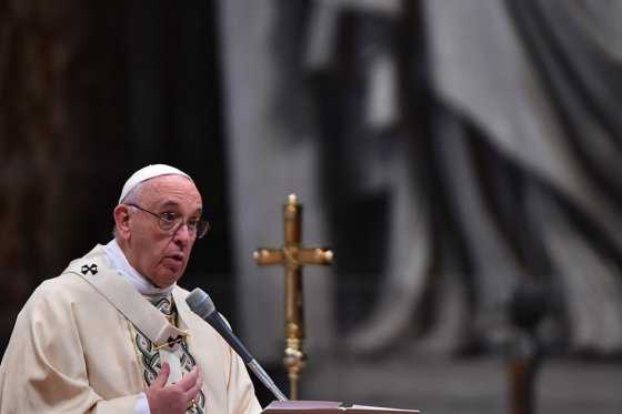 Papa subastará objetos para recaudar fondos para refugiados y «sintecho»