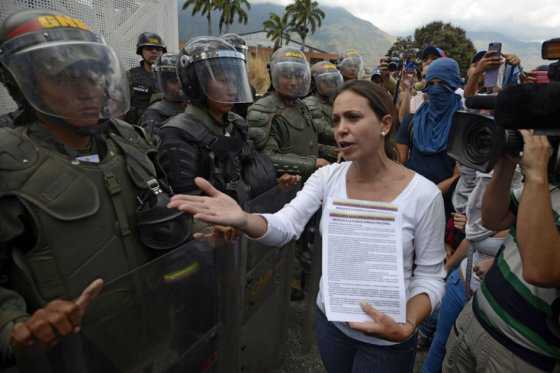 Piden destituir a coronel acusado de violentar a familiar de Leopoldo López