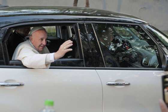 Papa visita estado mexicano azotado por la violencia de cártel pseudoreligioso