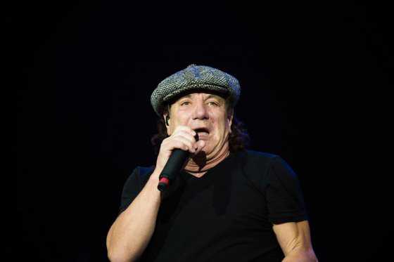 Cantante Brian Johnson espera seguir grabando discos con AC/DC