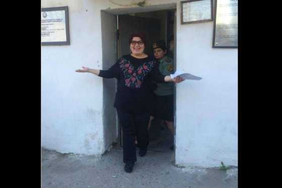 Periodista que denunció corrupción en Azerbayan es dejada en libertad