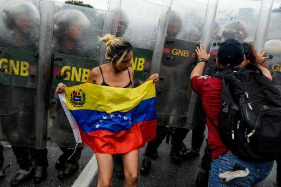 Crece tensión política en Venezuela ante silencio de Consejo Electoral
