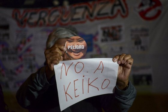 Miles de peruanos marchan contra Keiko Fujimori, favorita para la presidencia
