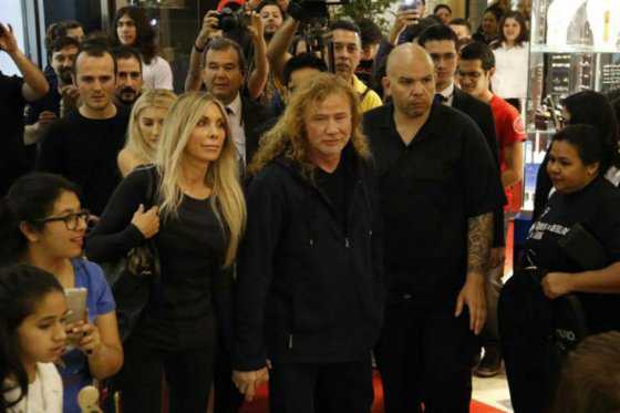 Cancelado concierto de Megadeth en Asunción porque fanáticos rompieron vallas de seguridad