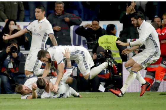 Con James de titular, Real Madrid venció en el último minuto a La Coruña