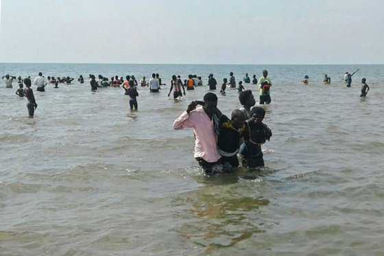 Otra tragedia enluta al fútbol: se volcó barco en el que viajaba equipo de Uganda