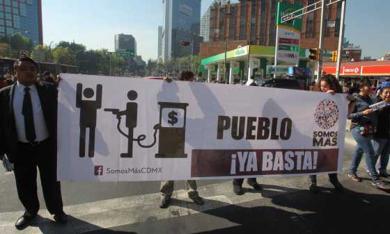 Manifestantes mexicanos ocupan 150 estaciones de gasolina por alzas en los combustibles