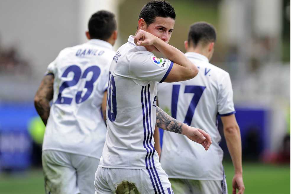 James, titular con el Real Madrid frente al Eibar, marca gol