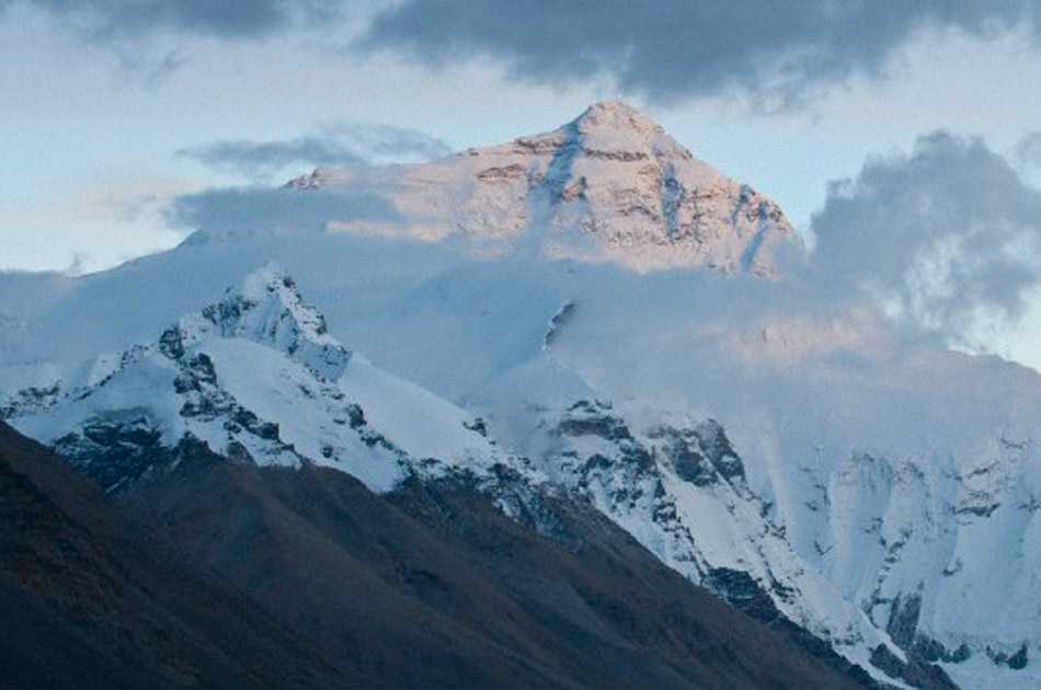 Tres alpinistas mueren en el Everest y uno está desaparecido