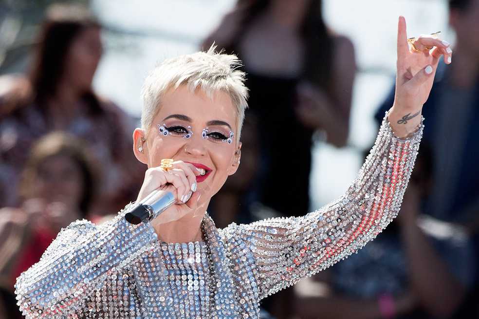 Katy Perry bate récord en Twitter al lograr 100 millones de seguidores