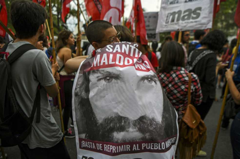 Se retrasa autopsia para saber si cuerpo hallado en Argentina es Santiago Maldonado