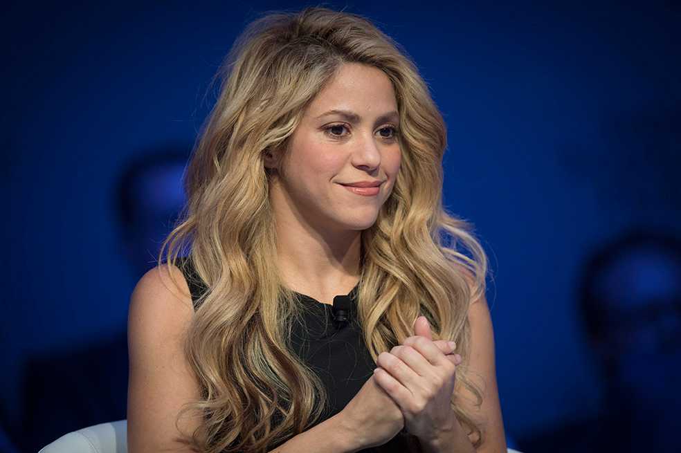 Shakira aplaza más conciertos por problemas con sus cuerdas vocales