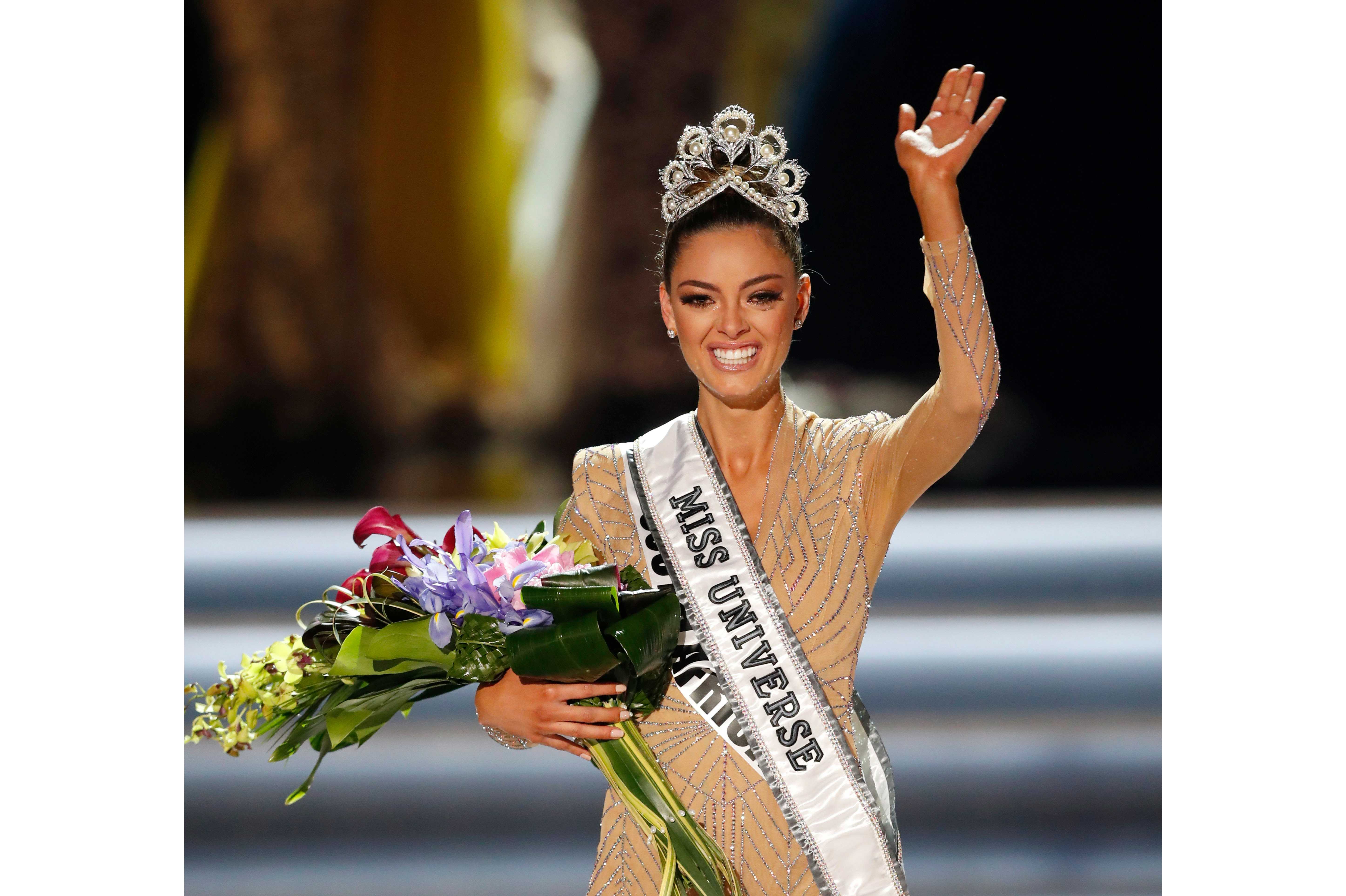 Demi-Leigh Nel-Peters lleva por segunda vez la corona de Miss Universo a Sudáfrica