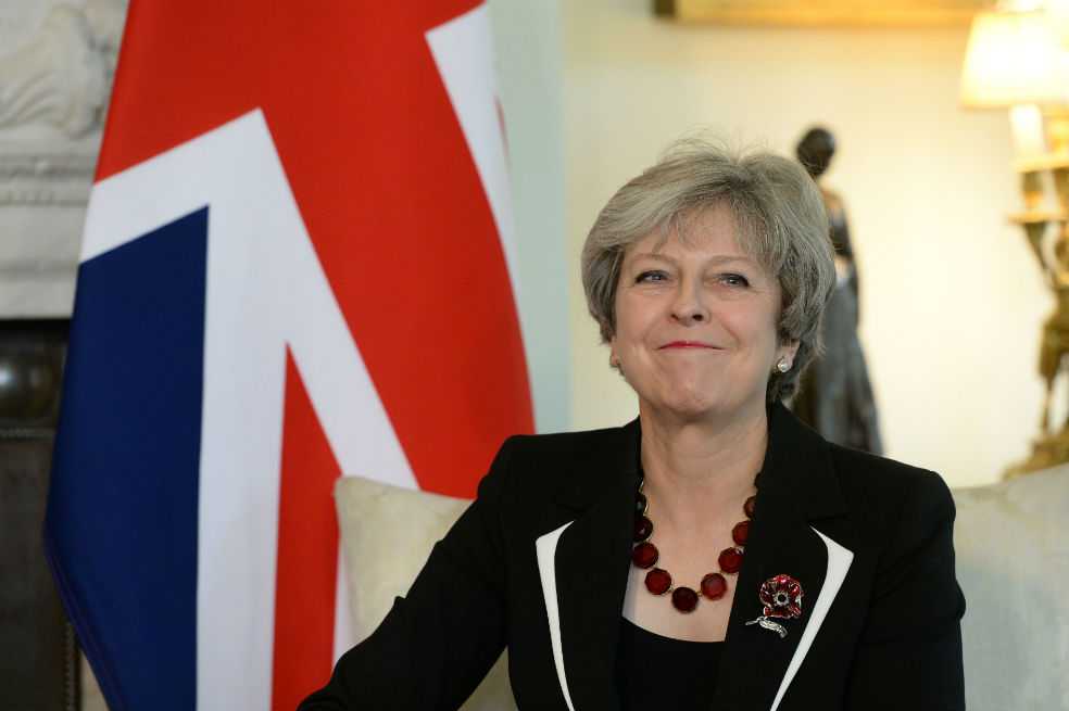 Theresa May adopta un nuevo código de conducta tras acusaciones de acoso a políticos