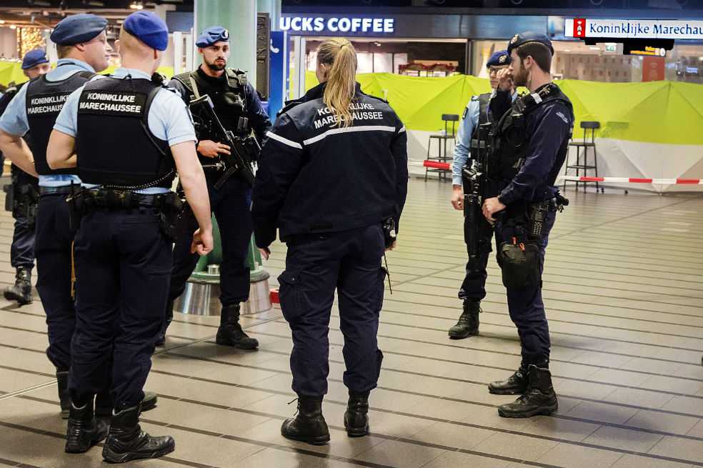 Reducen a hombre armado con cuchillo en aeropuerto de Amsterdam