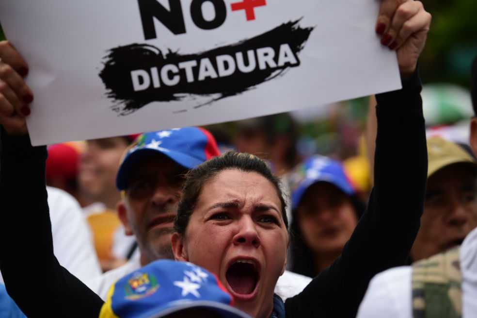 Oposición venezolana inicia búsqueda de candidato para enfrentar a Maduro